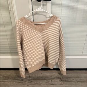 Elegant Beige Patterned V-Neck Sweater